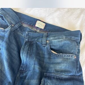 Alice and Olivia cay cargo jeans size 28 worn a couple of times great condition.